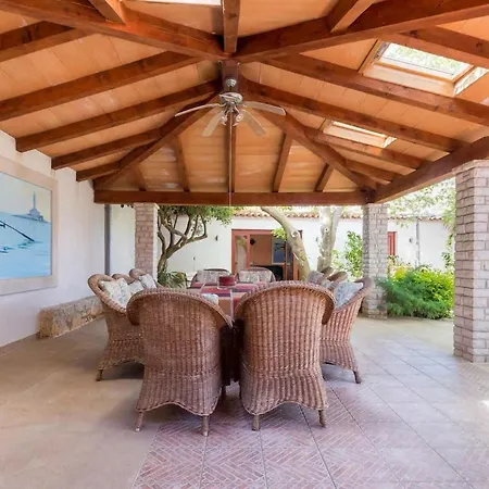 Atri Giardino By Interhome Ferienhaus Premantura